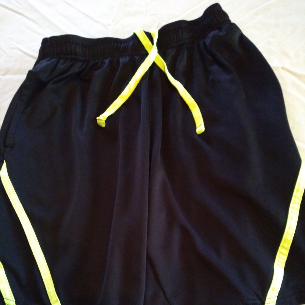 MEN'S SIZE SMALL BLACK TEK GEAR SHORTS